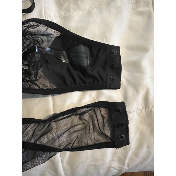 *New* Nasty Gal Wide Mesh High Leg Black Lace Bodysuit Women's size Medium - Picture 2 of 8